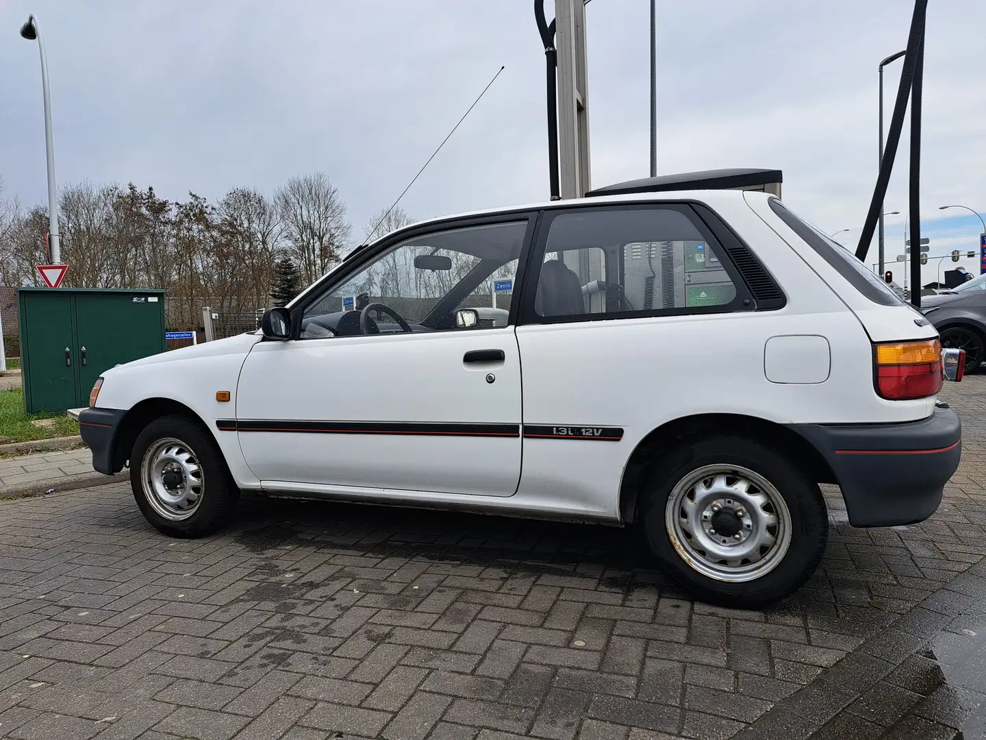 Toyota Starlet Starlet 1.3 xli 12v e2 Weiß - 2