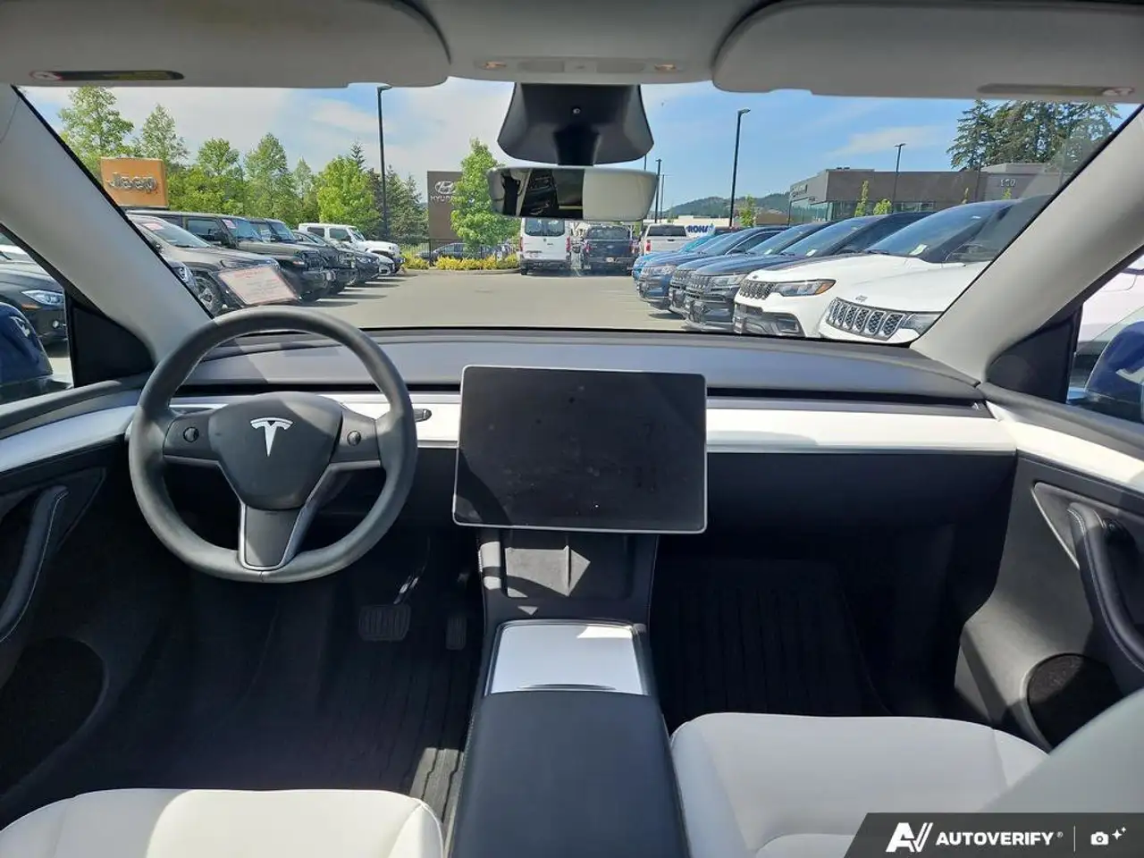 Tesla Model Y снимка Tesla Model Y