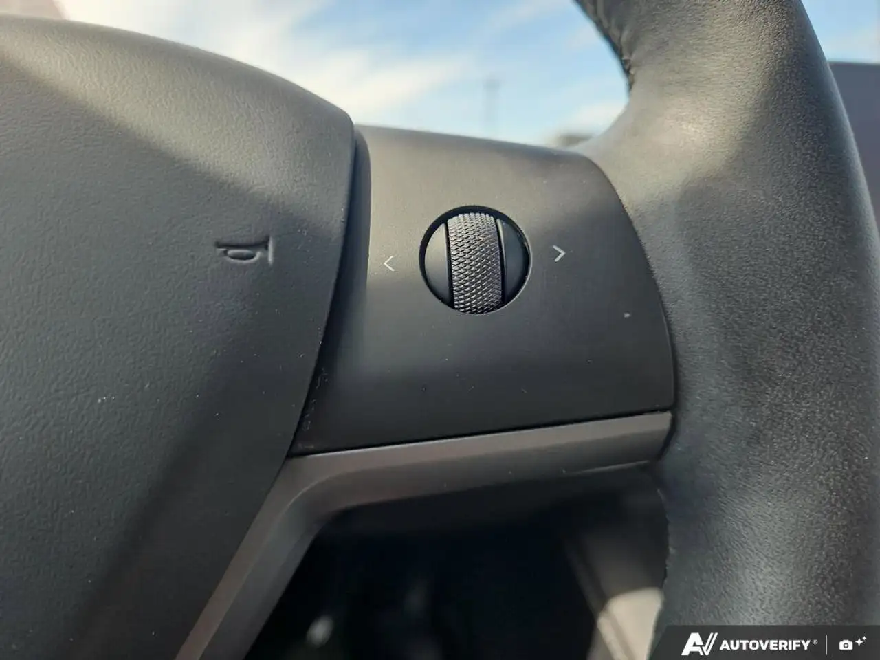 Tesla Model Y снимка Tesla Model Y