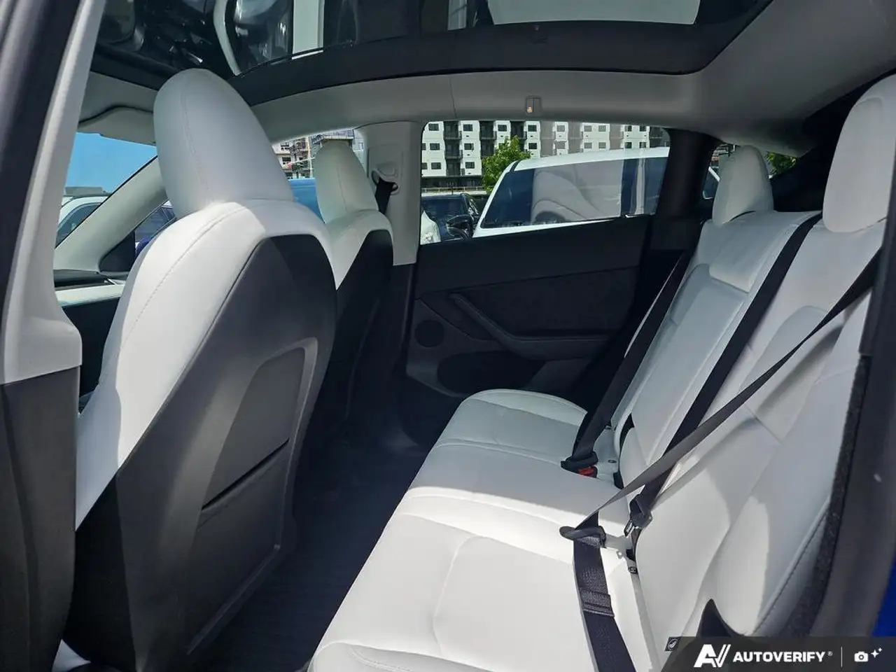 Tesla Model Y снимка Tesla Model Y