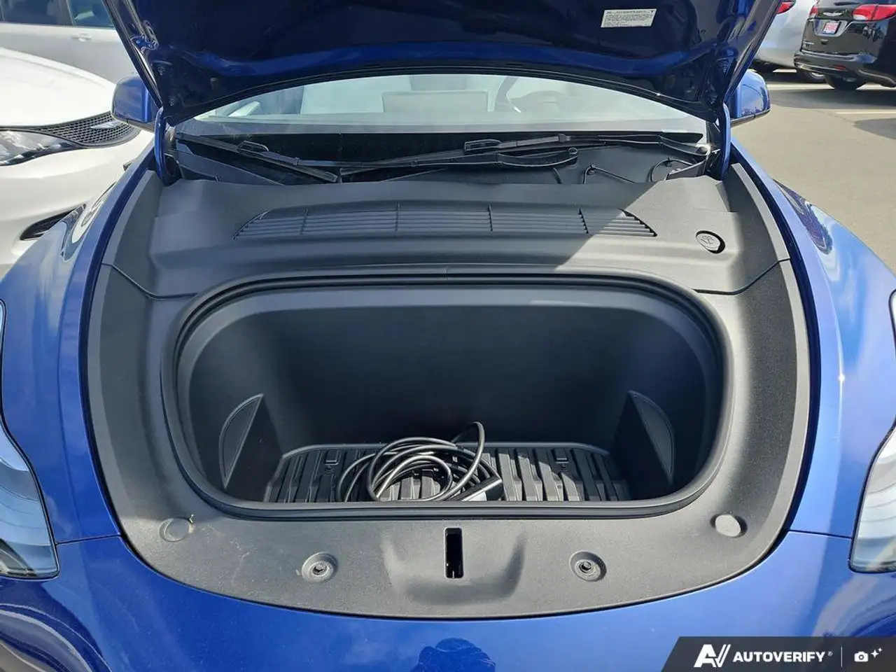 Tesla Model Y снимка Tesla Model Y