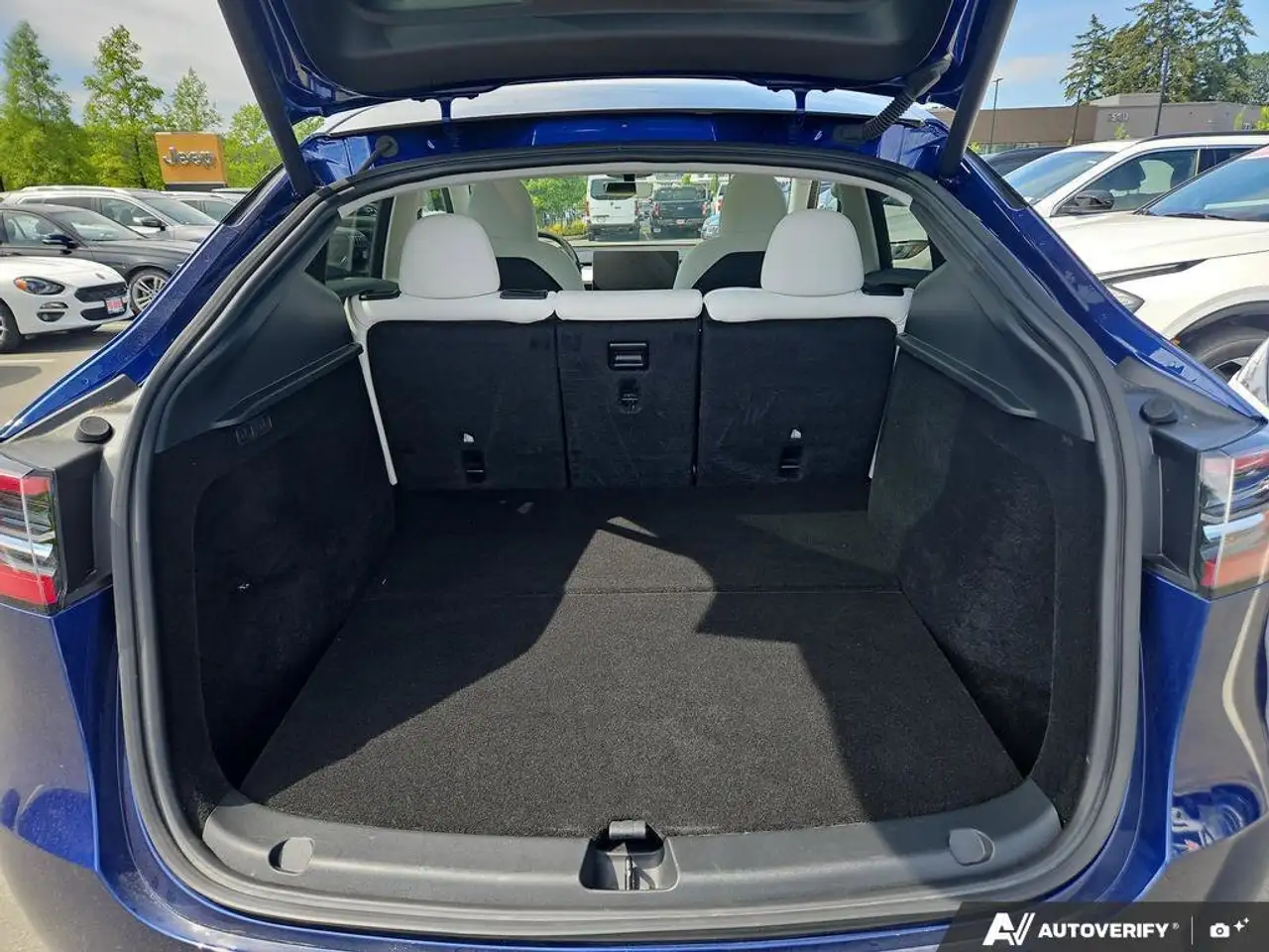Tesla Model Y снимка Tesla Model Y