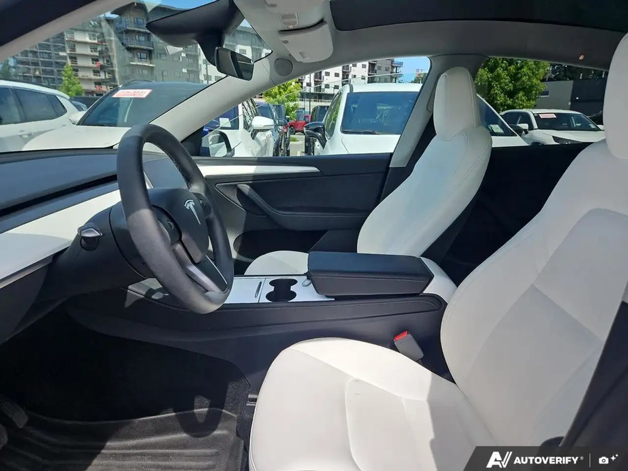 Tesla Model Y снимка Tesla Model Y
