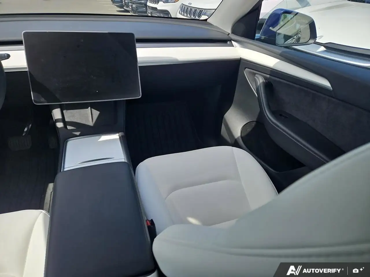 Tesla Model Y снимка Tesla Model Y