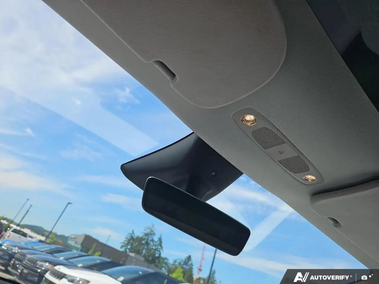 Tesla Model Y снимка Tesla Model Y