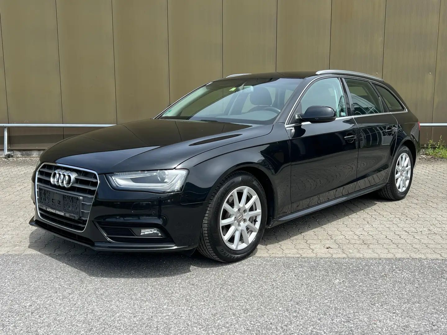 Audi A4 2.0 TDI Attraction Xenon LED PDC 1-Hand* Schwarz - 1