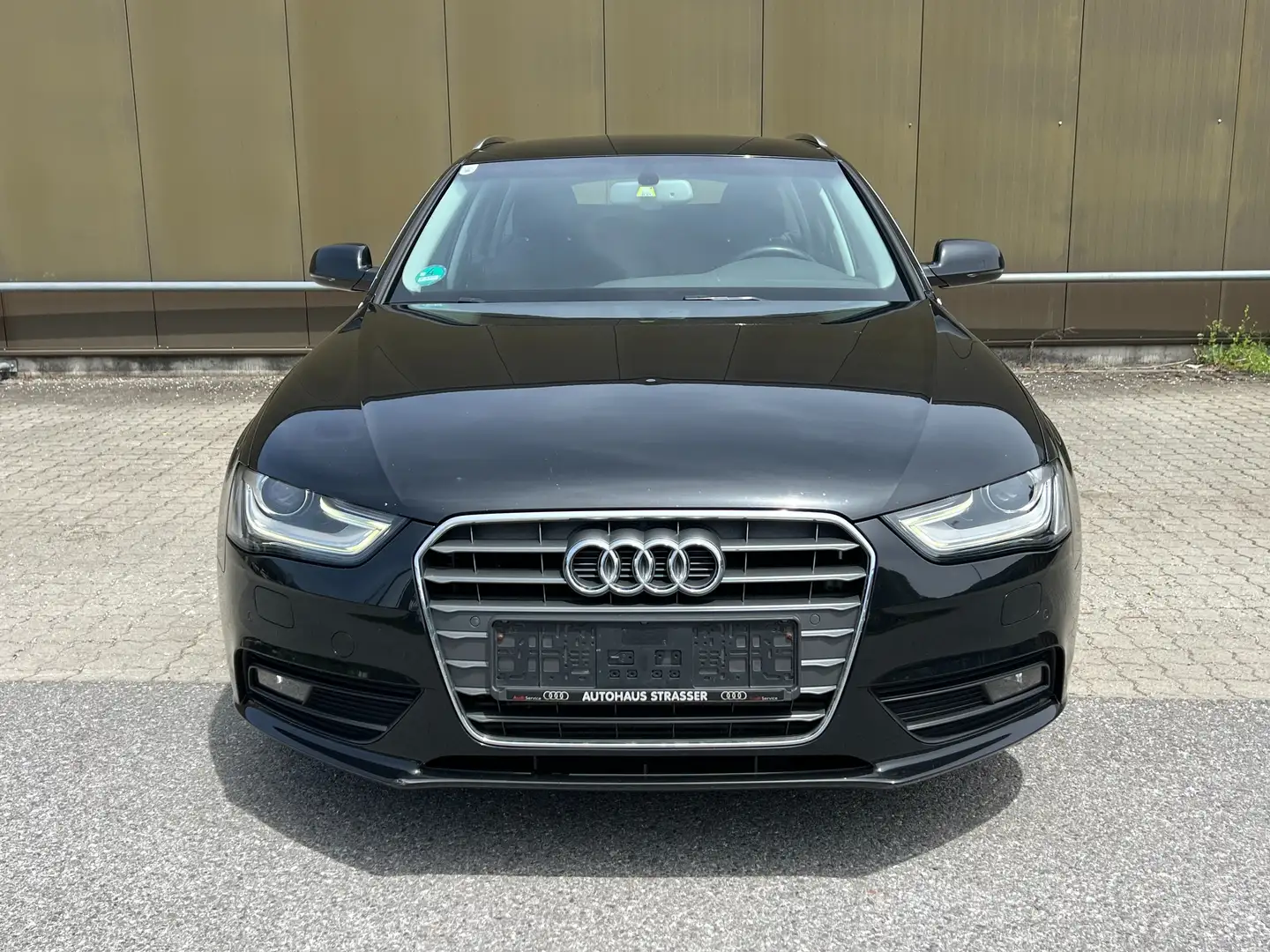 Audi A4 2.0 TDI Attraction Xenon LED PDC 1-Hand* Schwarz - 2