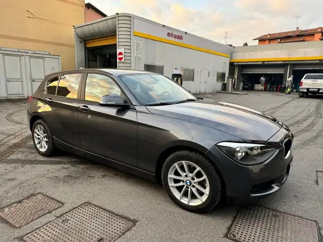 BMW 116 116d 5p Unique