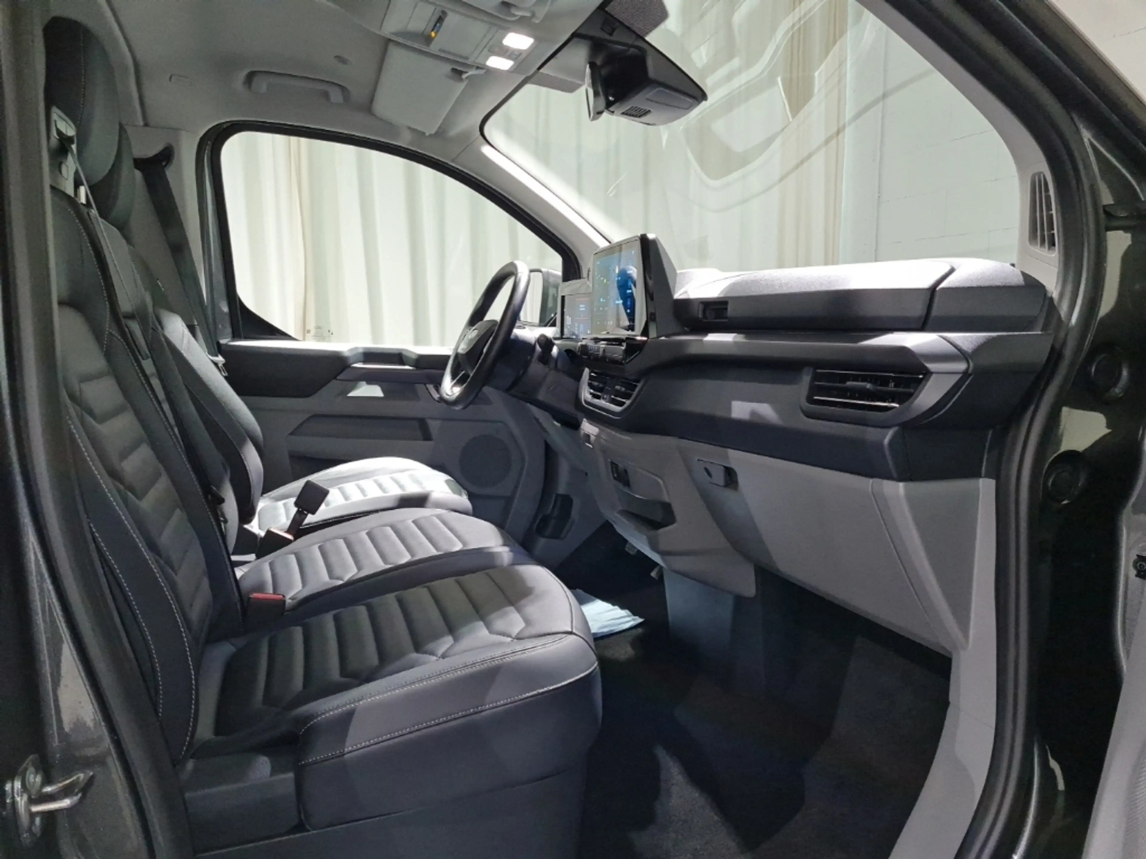 Ford Tourneo Custom 320L2 Titanium*AUTO*AHK*-39%* — photo 4
