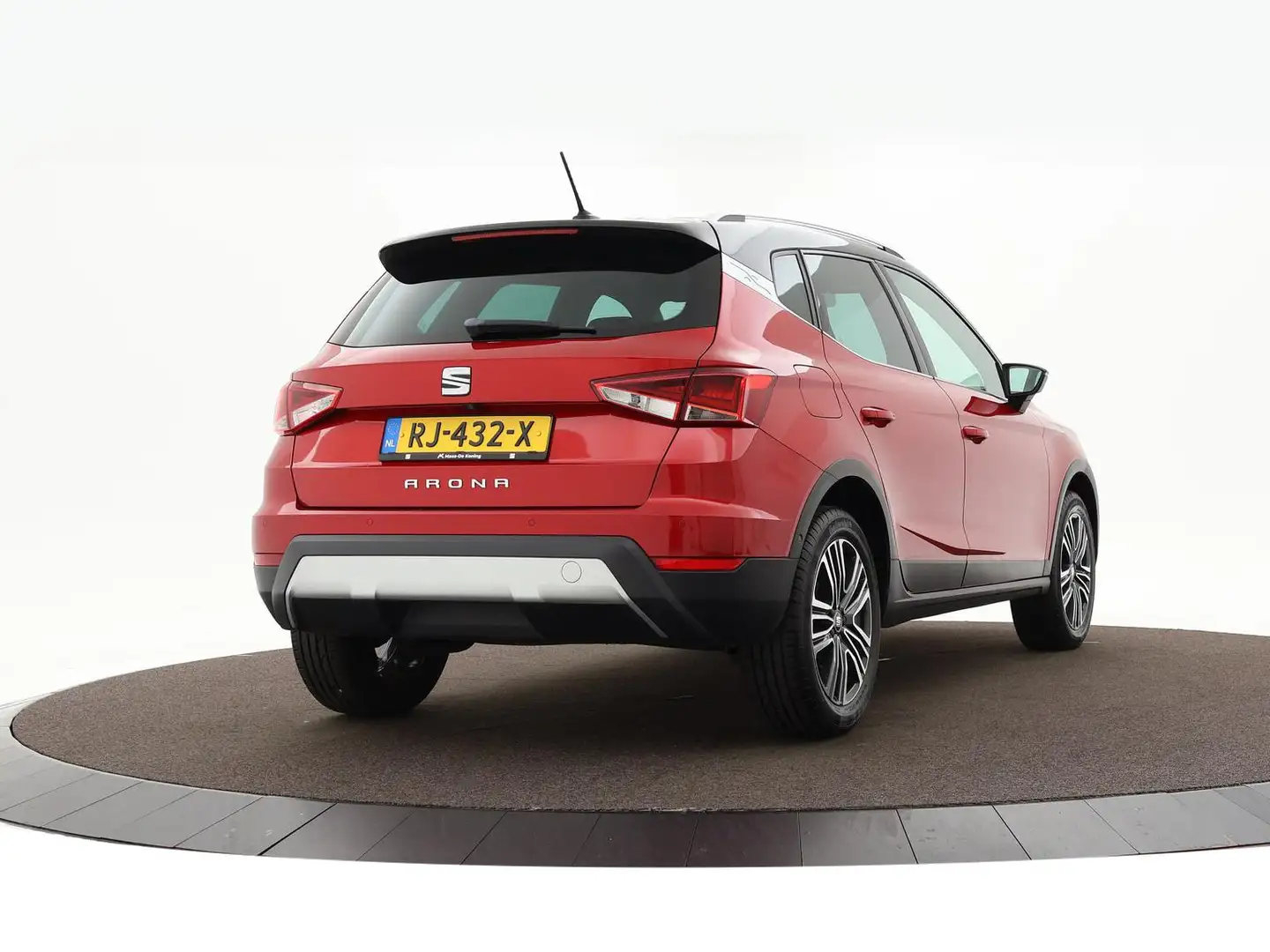 SEAT Arona 1.0 Tsi 115pk DSG Xcellence Launch Edition · Camer Rood - 2