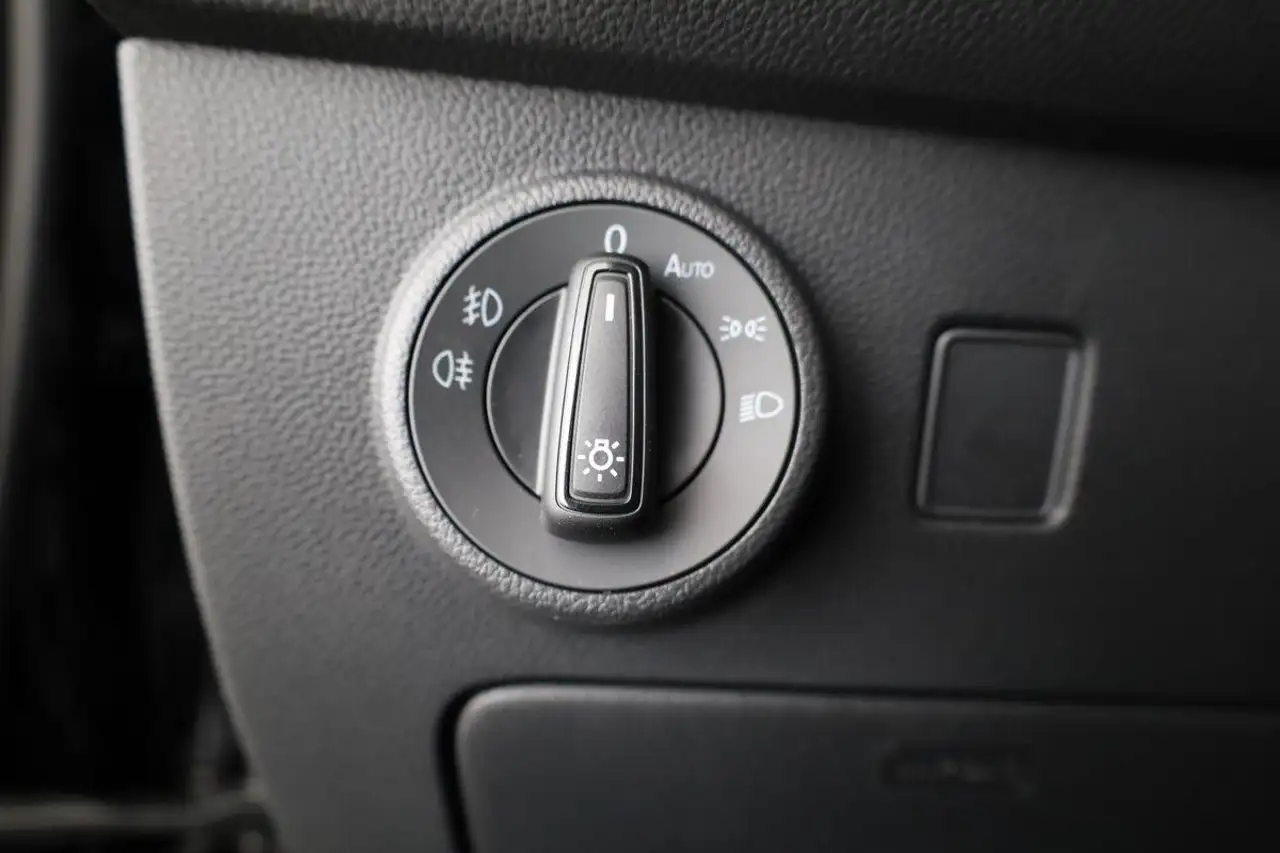 SEAT Ateca 1.5 TSI DSG Style, AHK, Navi, Kamera, el. Klappe 9