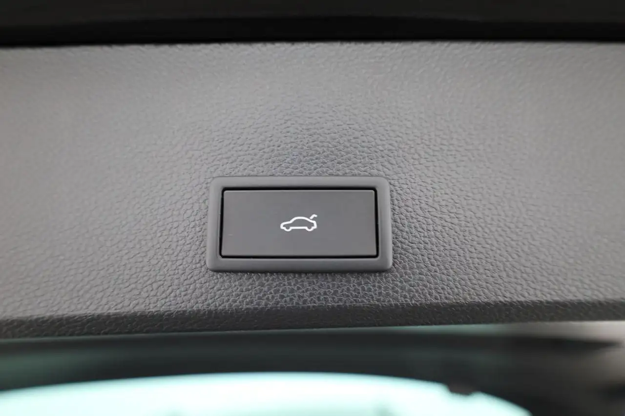 SEAT Ateca 1.5 TSI DSG Style, AHK, Navi, Kamera, el. Klappe 15