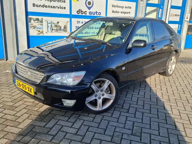 Lexus IS 200
