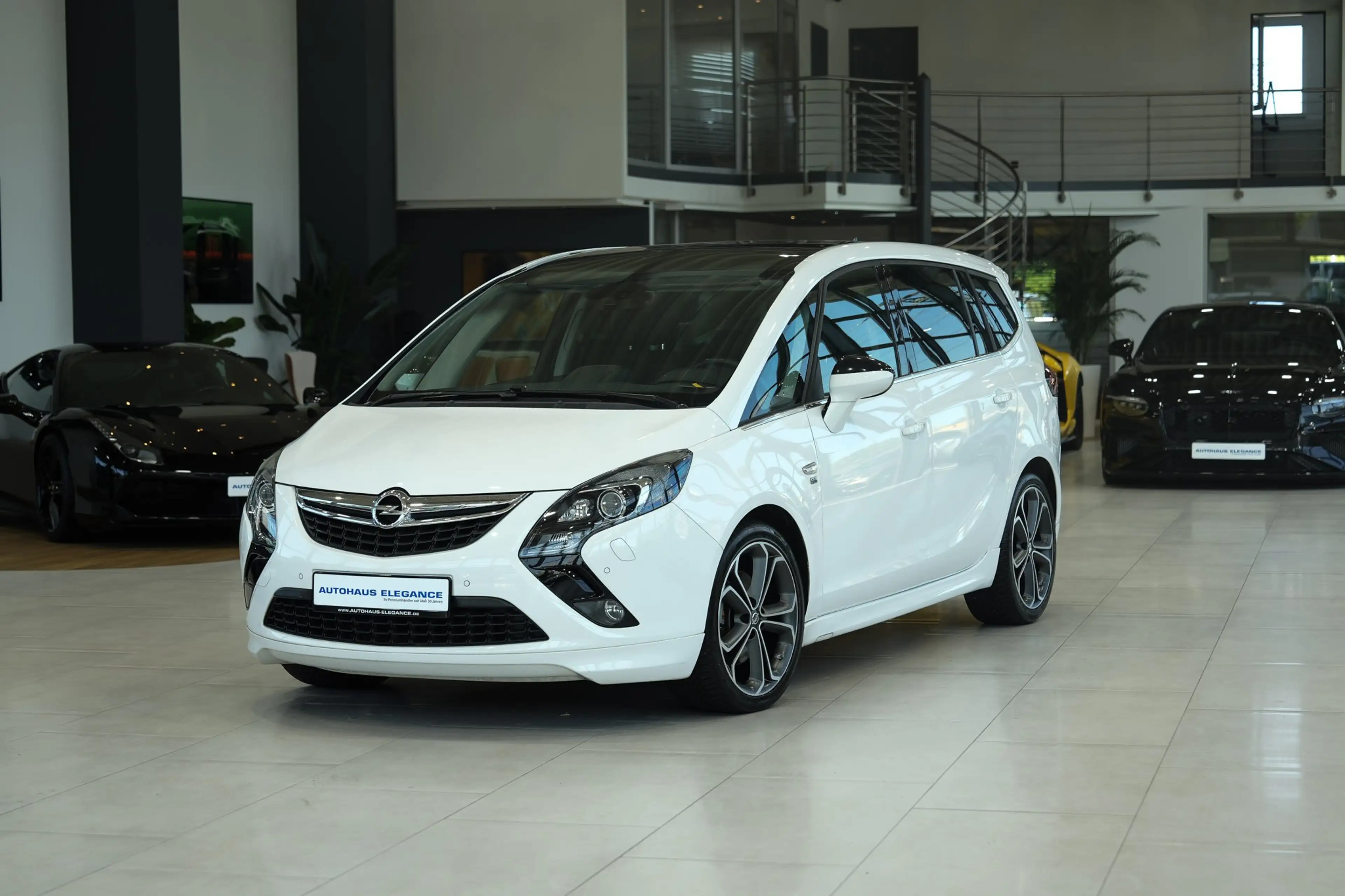 Opel Zafira Tourer Innovation*7-SITZER*PANO*KAMERA* — photo 2