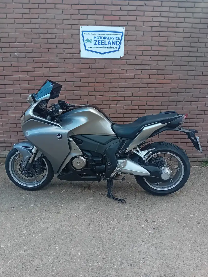 Honda VFR 1200 Honda VFR 1200F (DCT) Argintiu - 2