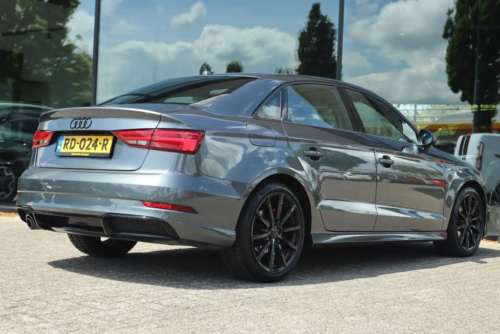 Audi A3 LIMOUSINE 1.0 TFSI SPORT S-LINE EDITION | LED |  N Grijs - 2
