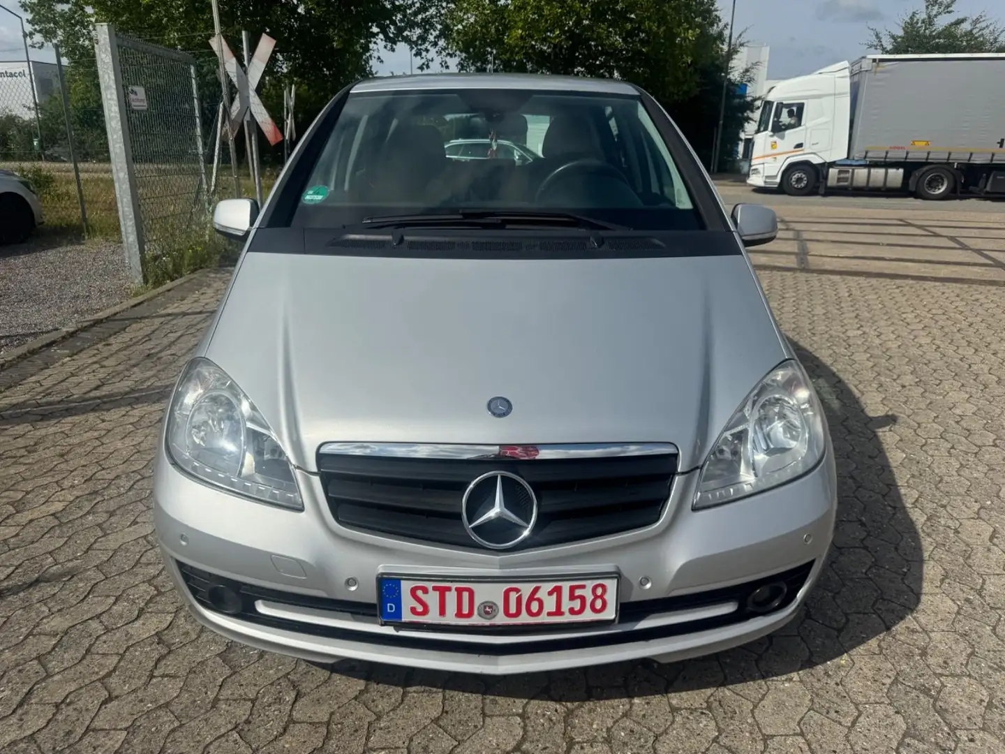 Mercedes-Benz A 180 A180 CDI*Klima*SHZ*Automatik* Silber - 2