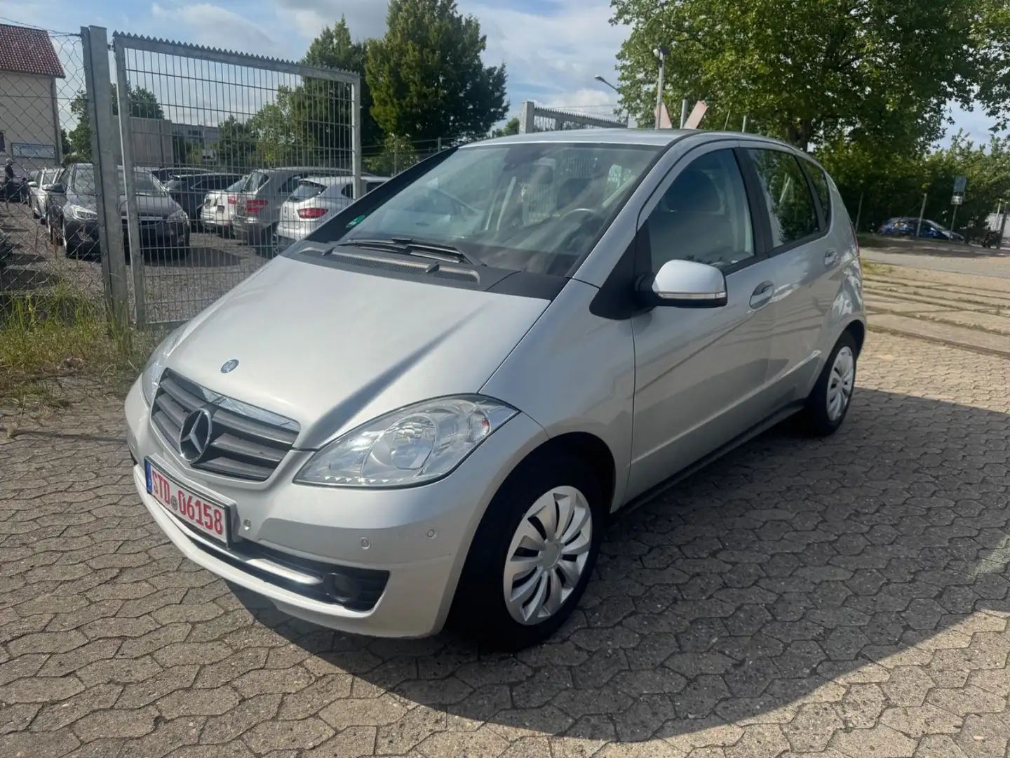Mercedes-Benz A 180 A180 CDI*Klima*SHZ*Automatik* Silber - 1
