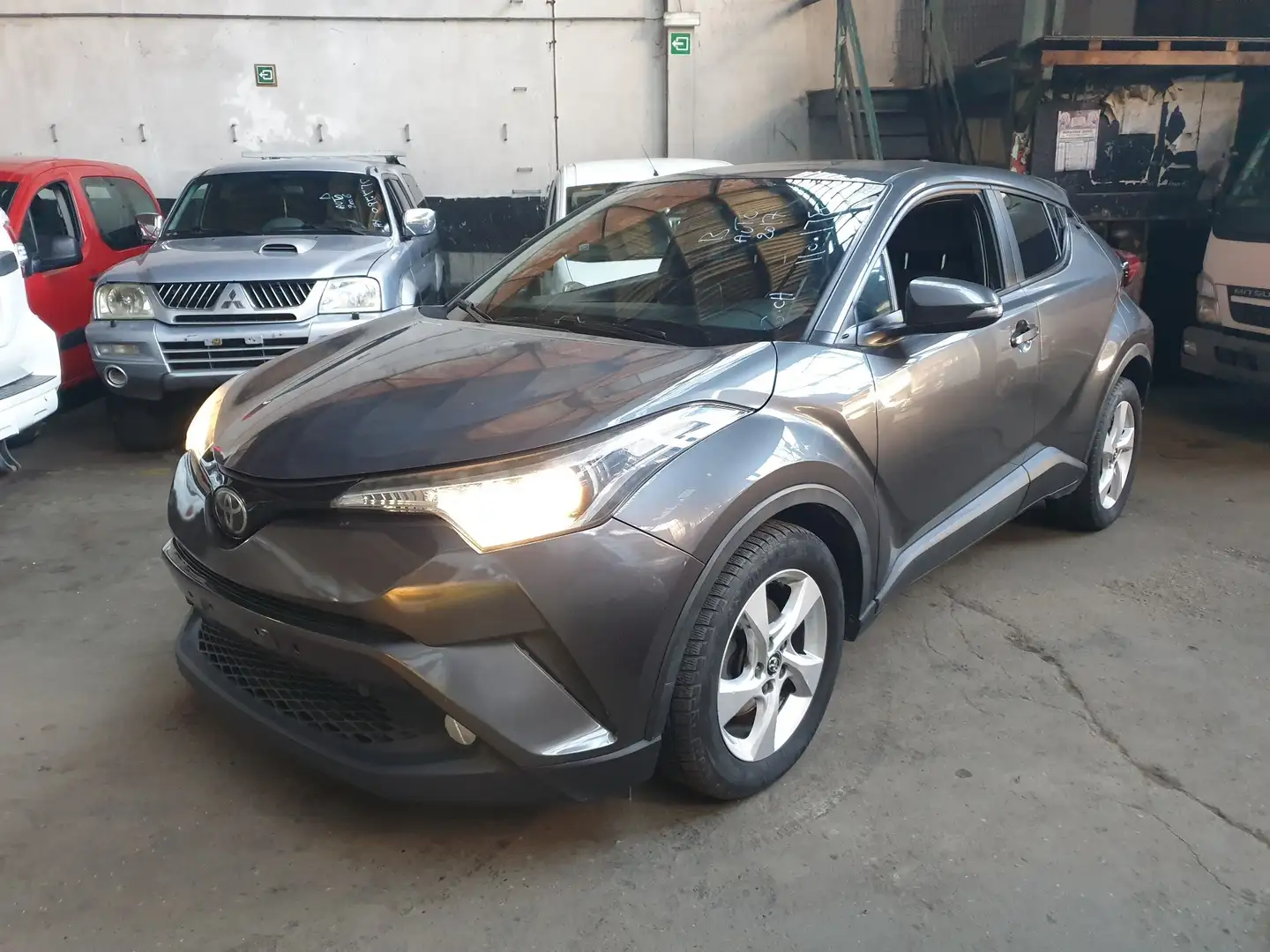 Toyota C-HR 1.2 Turbo 2WD C-Show CVT Gri - 1