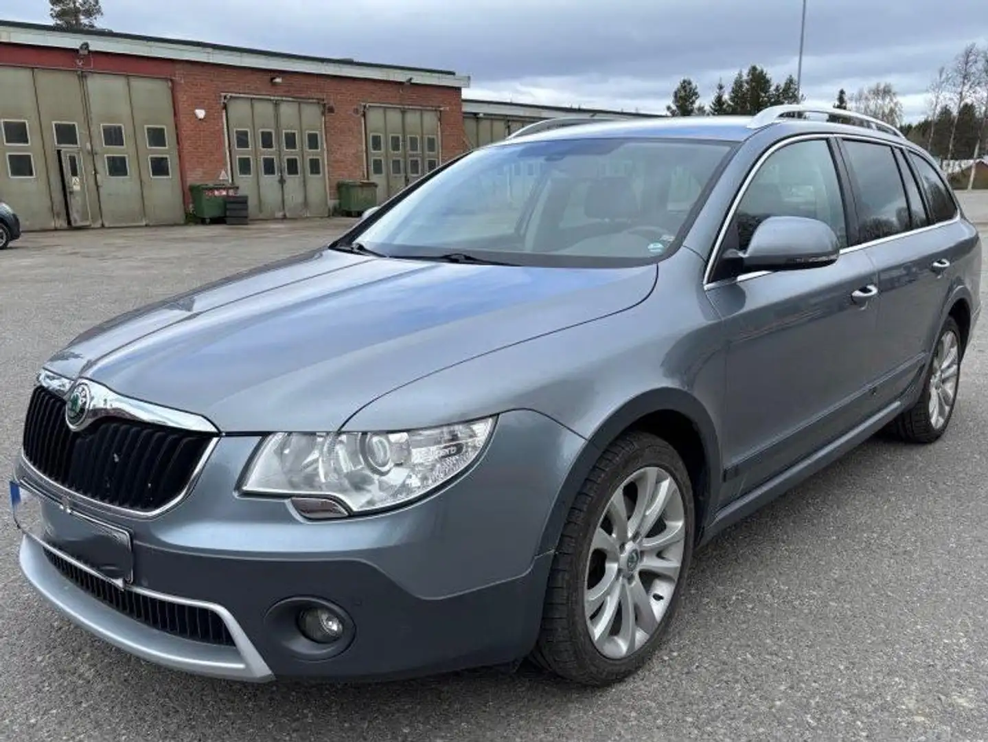 Skoda Superb Superb Combi 2.0 TDI 4x4 DSG Comfort Blau - 2
