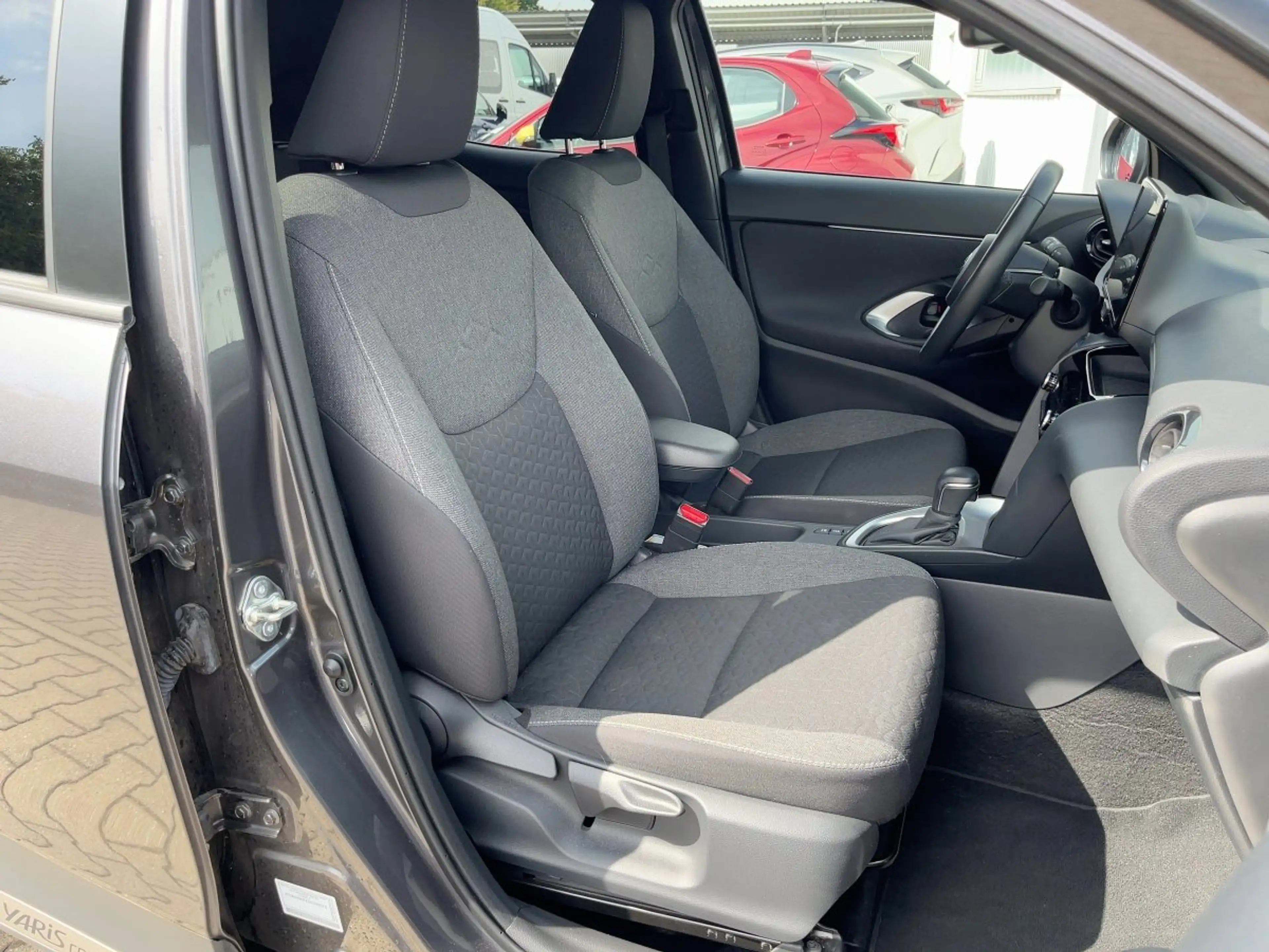 Toyota Yaris Cross 1.5 Hybrid FWD Team D AHK*Navi*ACC — photo 12