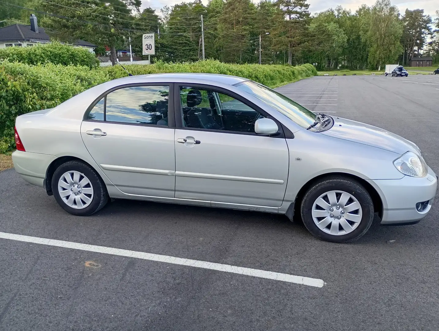 Toyota Corolla Année- 2005 Corolla 1.4 ESSENCE - 2