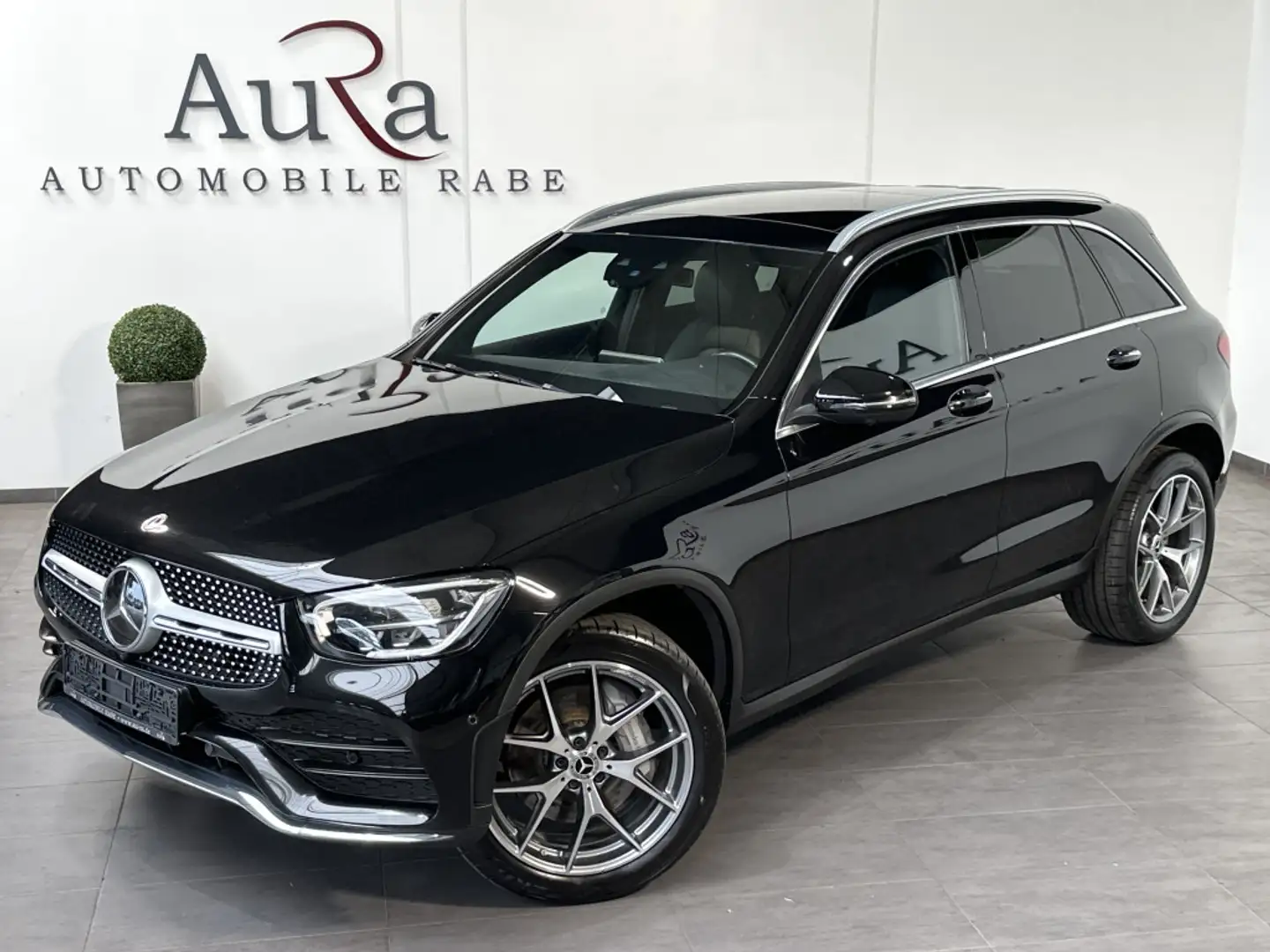 Mercedes-Benz GLC 300 4Matic AMG-Line NAV+LED+AHK+PANO+20ZOLL Noir - 1