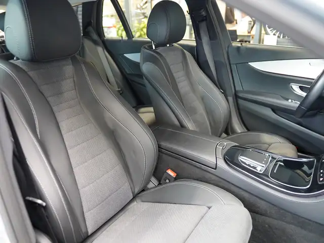 Mercedes-Benz E-Class view 8