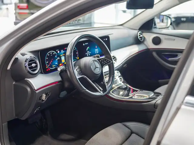 Mercedes-Benz E-Class view 14