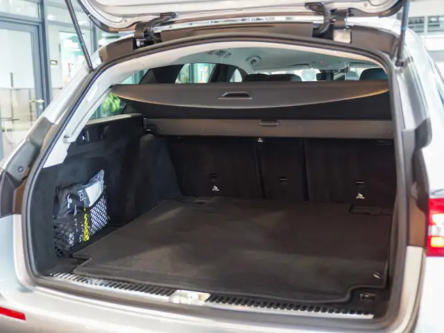Mercedes-Benz E-Class view 12