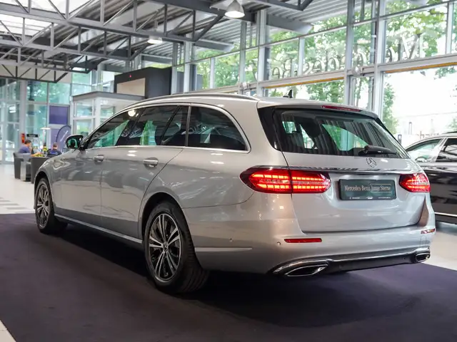 Mercedes-Benz E-Class view 5