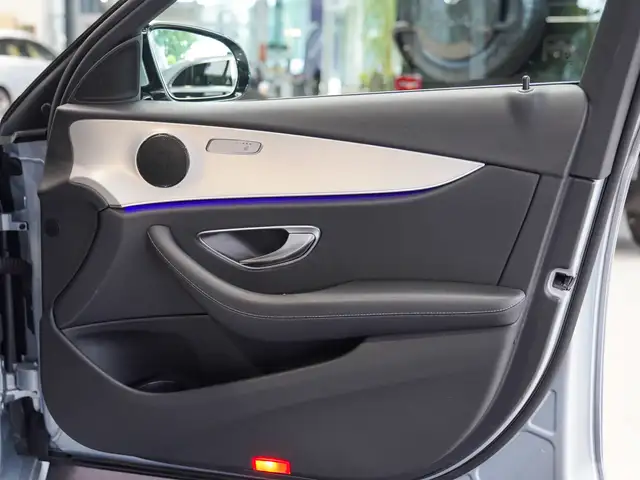 Mercedes-Benz E-Class view 9