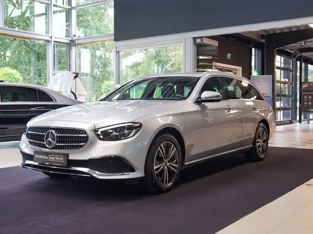 Mercedes-Benz E-Class view 6