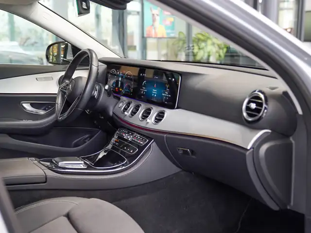 Mercedes-Benz E-Class view 7