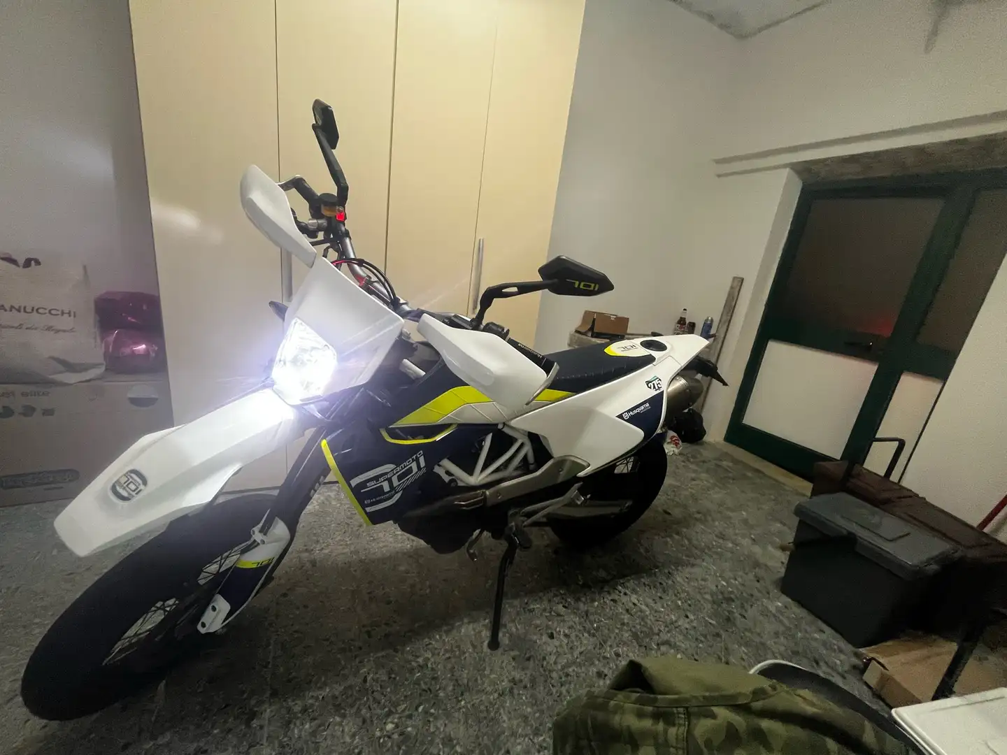 Husqvarna 701 Supermoto - 1