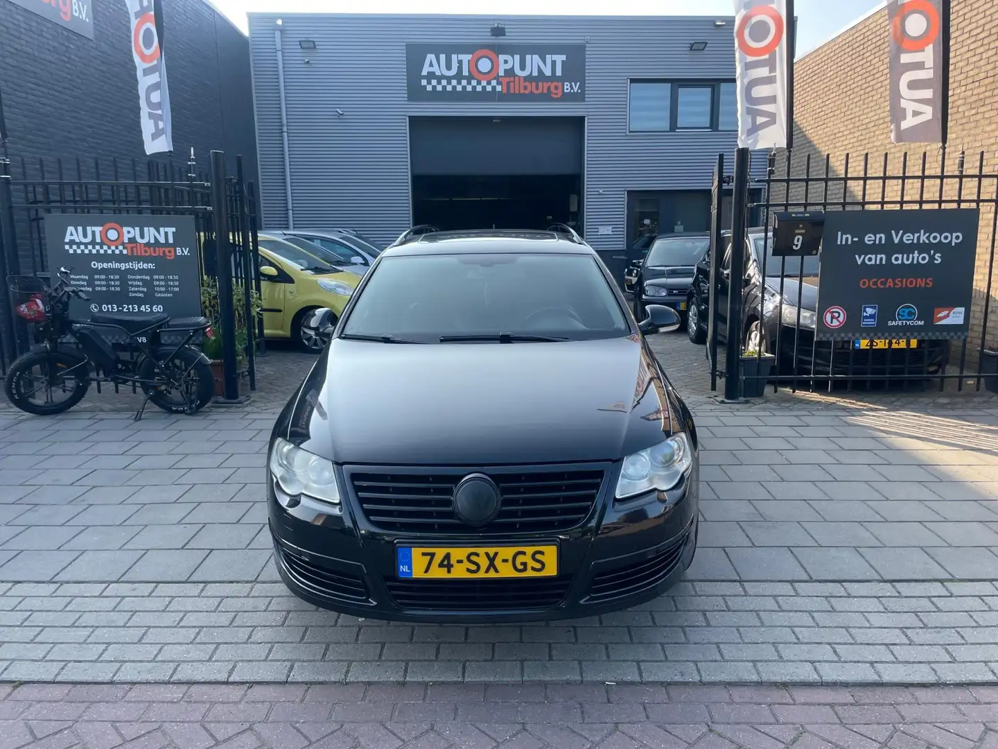 Volkswagen Passat Variant 3.2 V6 Highline 4M Trekhaak Airco NAP APK Negru - 2