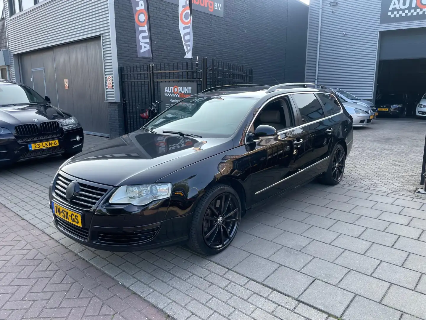 Volkswagen Passat Variant 3.2 V6 Highline 4M Trekhaak Airco NAP APK Negru - 1