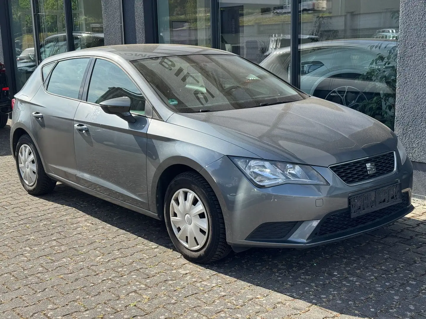 SEAT Leon Reference Grau - 2