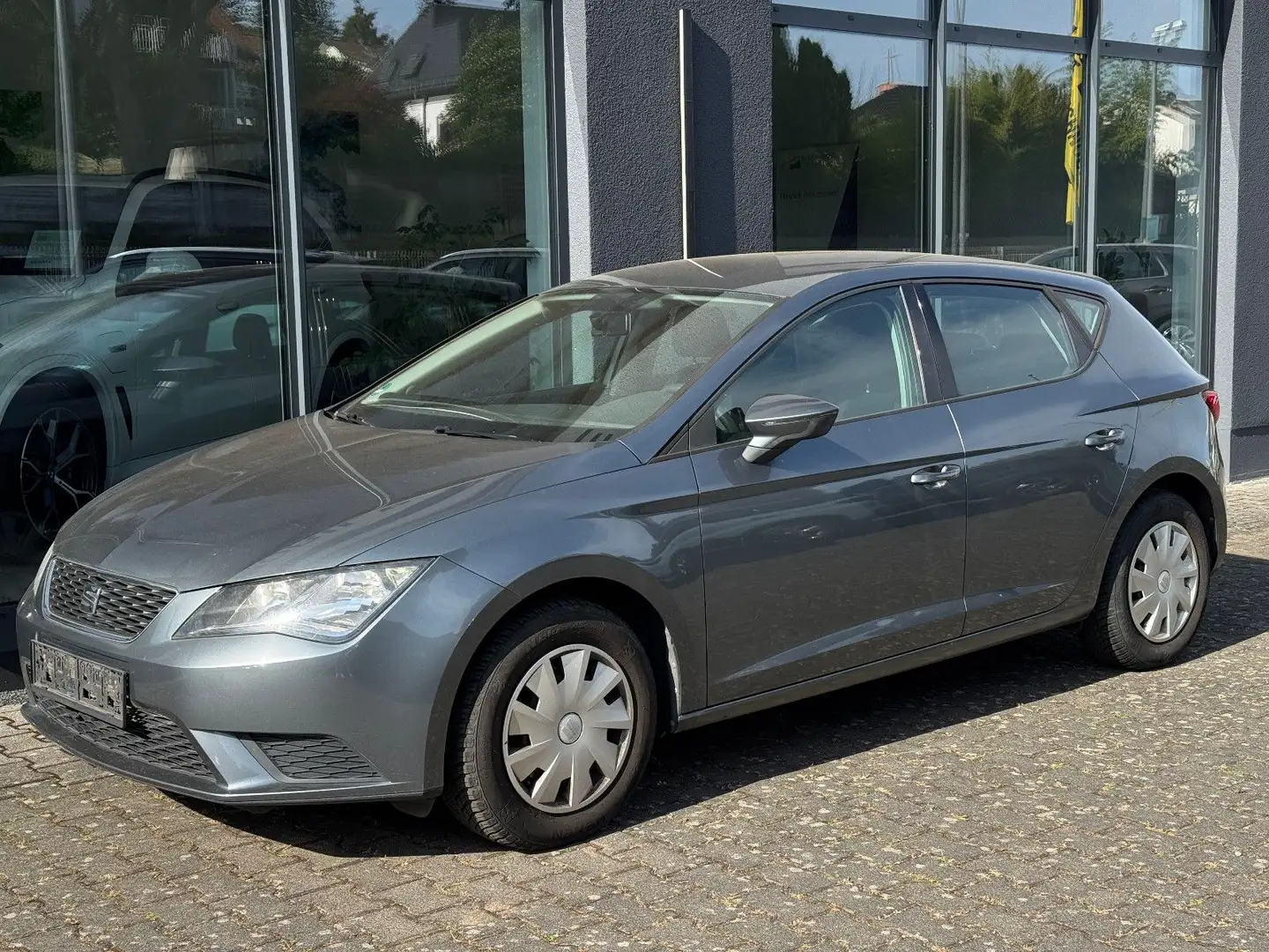 SEAT Leon Reference Grau - 1