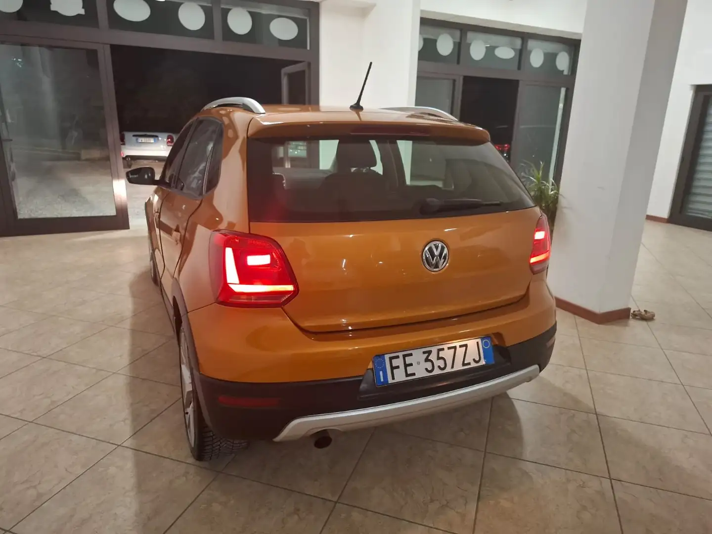 Volkswagen Polo Polo V 2014 5p 1.4 tdi bm Highline 90cv Arancione - 2