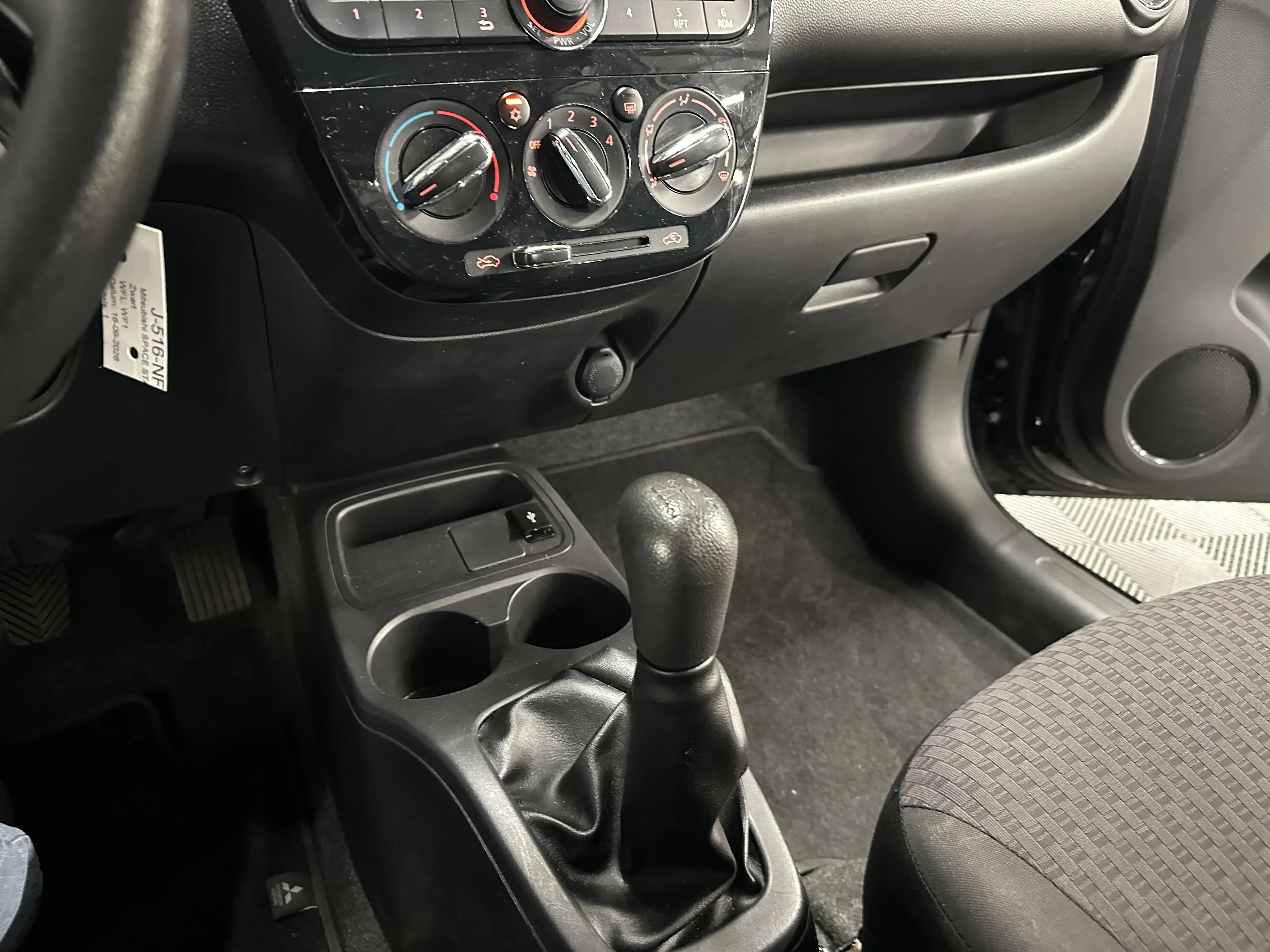 Mitsubishi Space Star 1.0 | Cool+ 5-Drs | Airco — photo 15