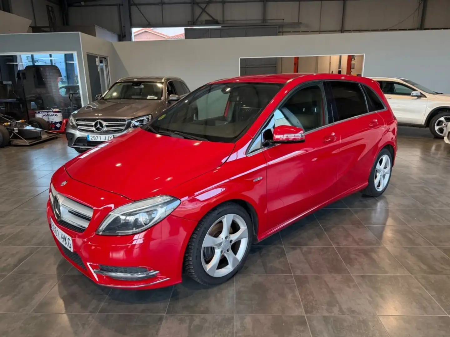 Mercedes-Benz B 180 180CDI BE P55 952 (4.75) Rojo - 1
