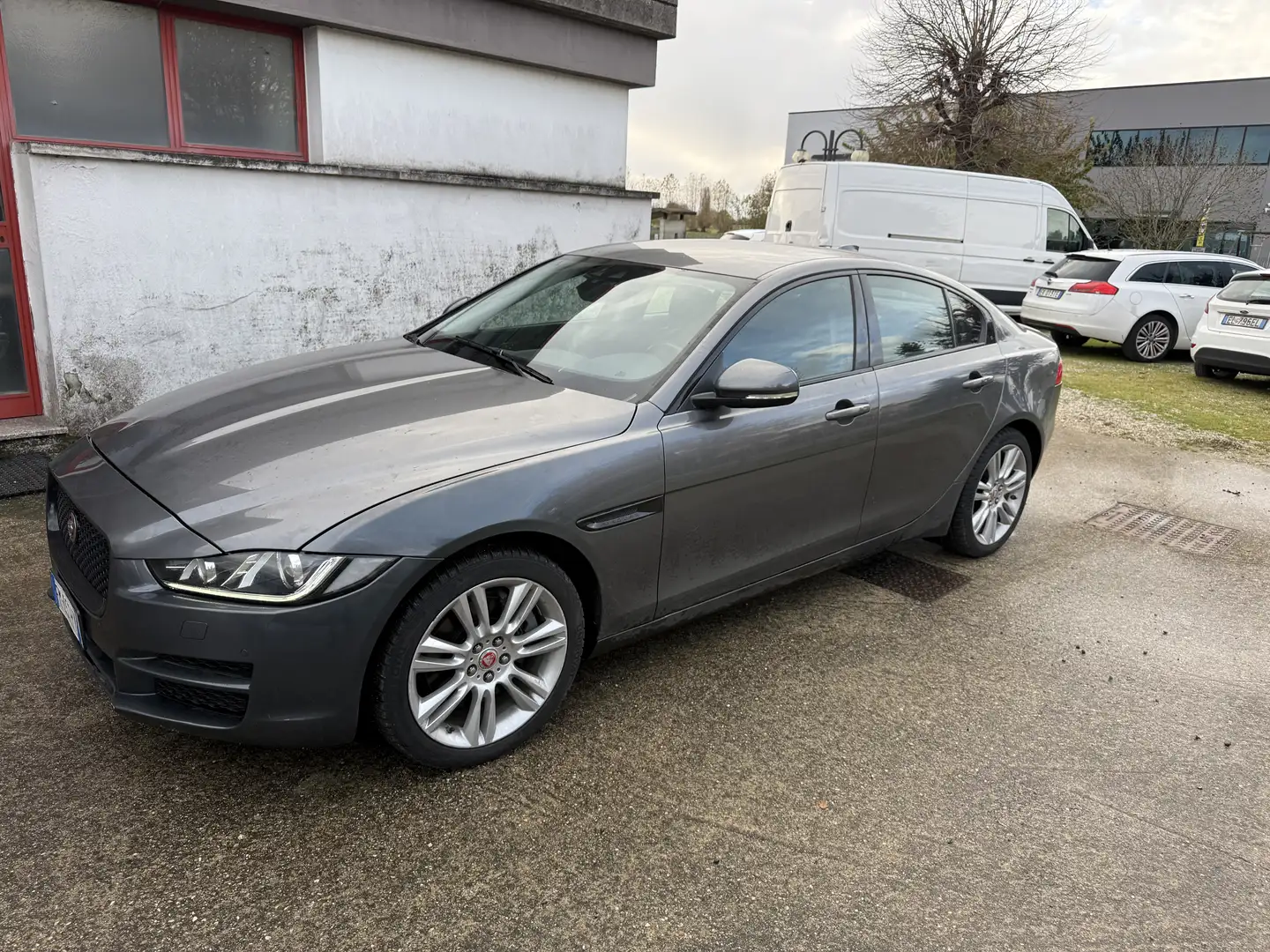 Jaguar XE 2.0d R-Sport awd 180cv auto - 2