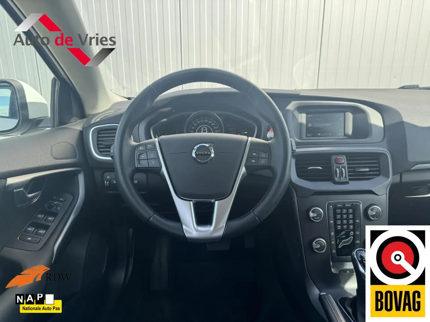 Volvo V40 1.5 T2 Polar|Dealeronderhouden|LED|NL-Auto Wit - 2