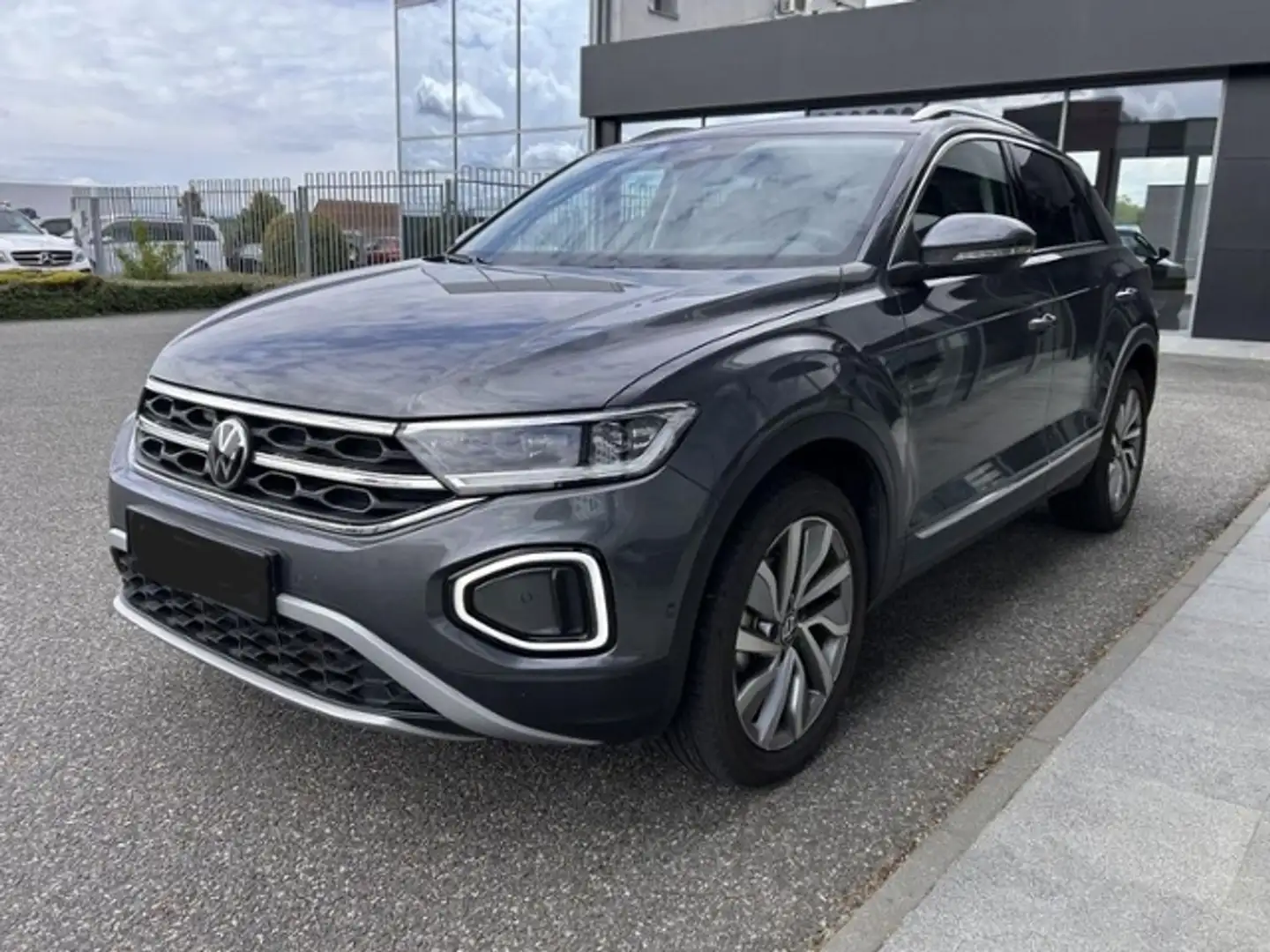 Volkswagen T-Roc Style LED AHZV ACC SHZ Vor.NAVI RFK KLIMA ALU Gris - 2