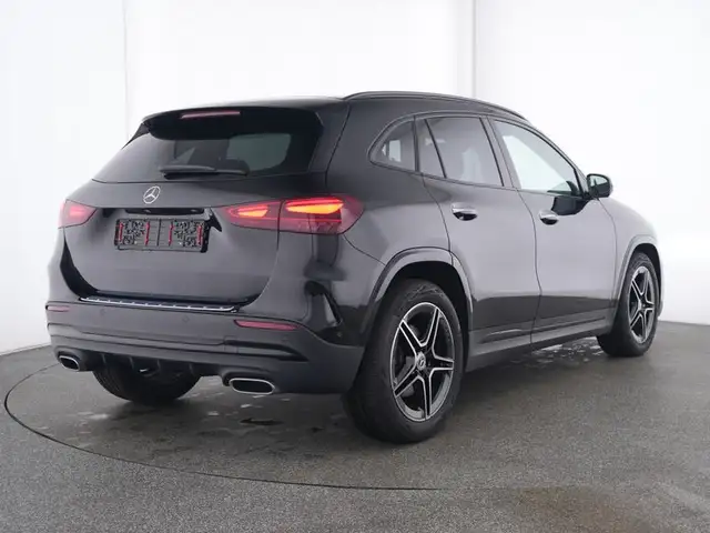 Mercedes-Benz Gla view 3