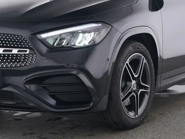 Mercedes-Benz Gla view 4
