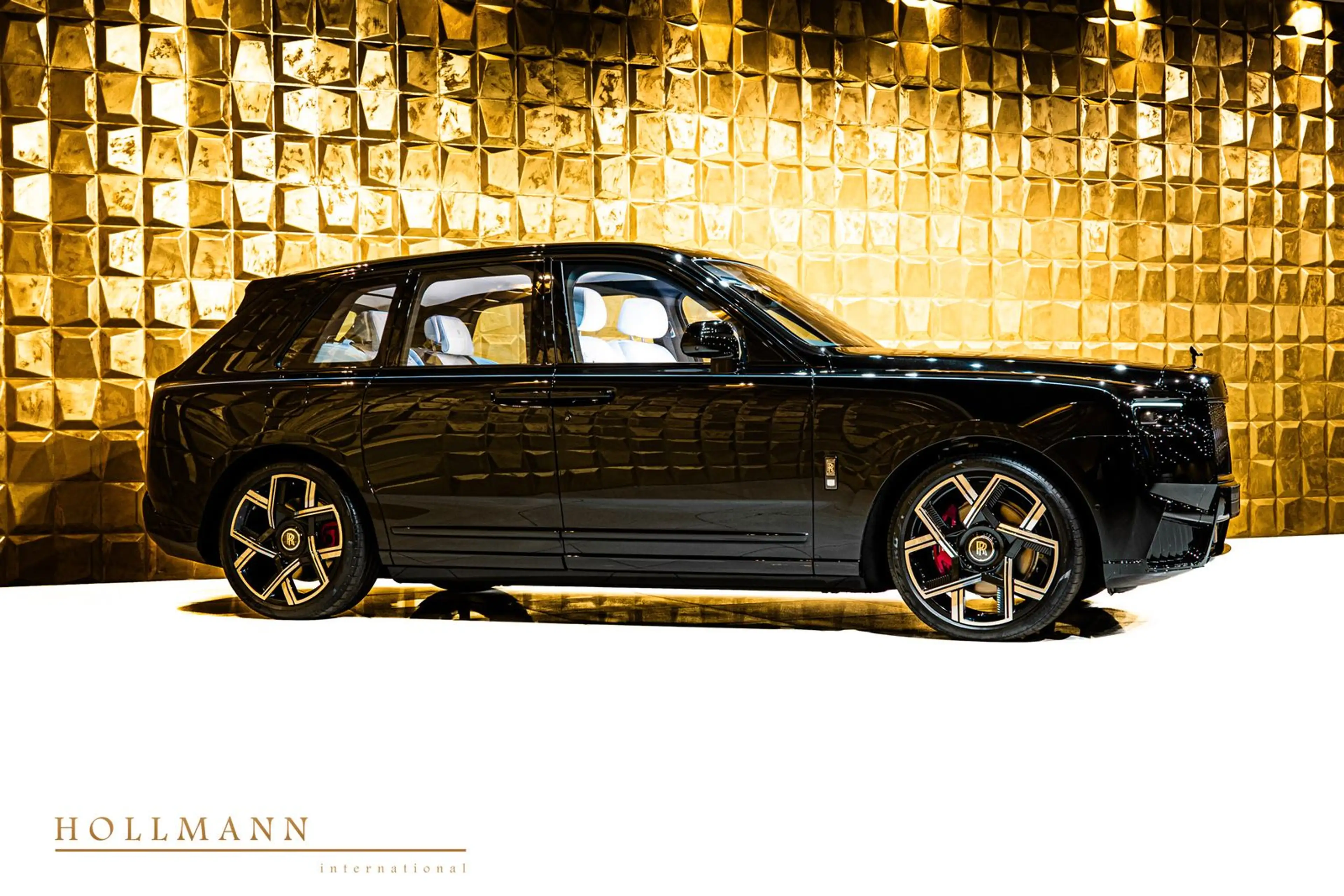 Rolls-Royce Cullinan SERIES II +BLACK BADGE+ 4 SEATS + TV — photo 2