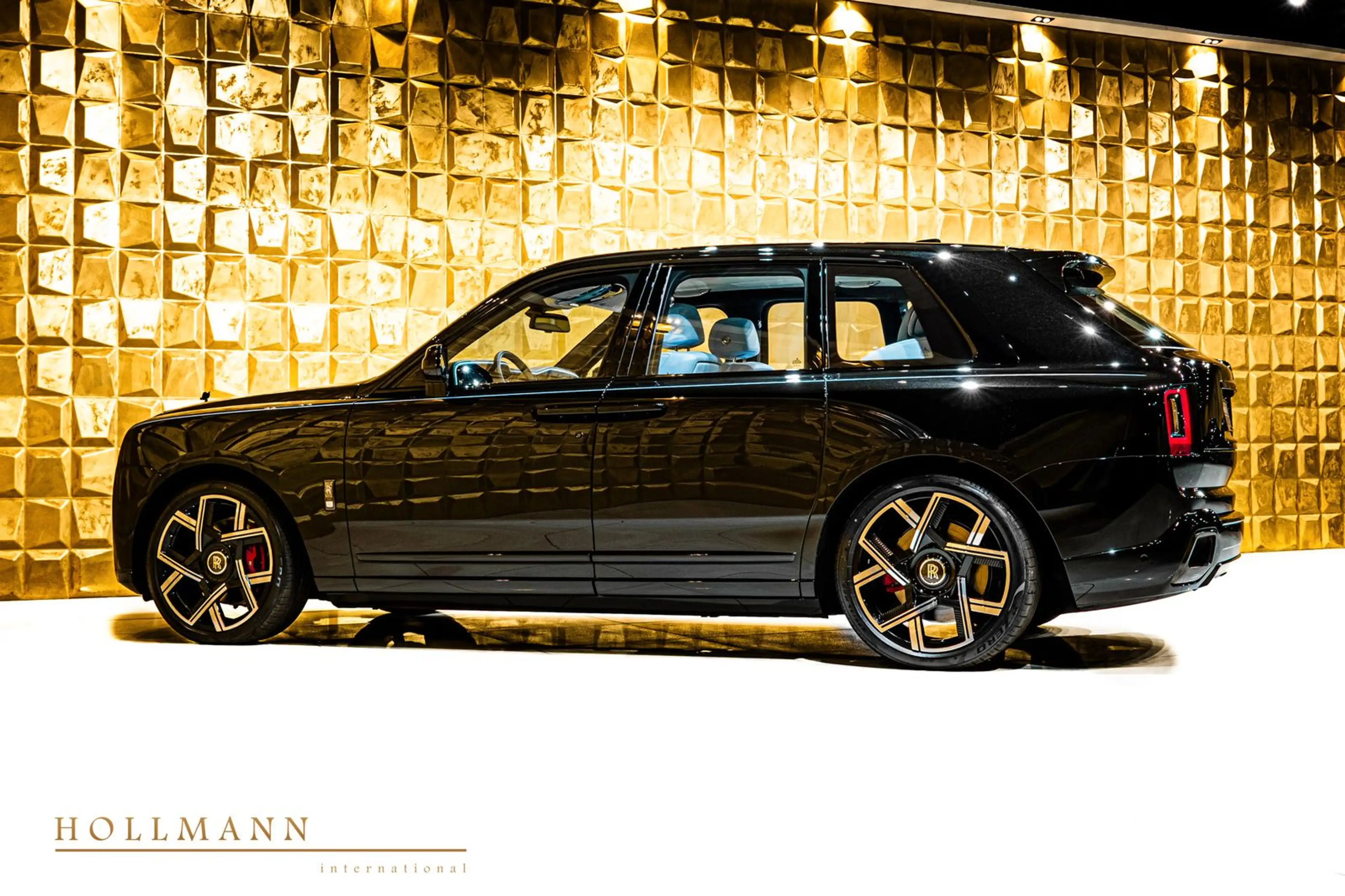 Rolls-Royce Cullinan SERIES II +BLACK BADGE+ 4 SEATS + TV — photo 6