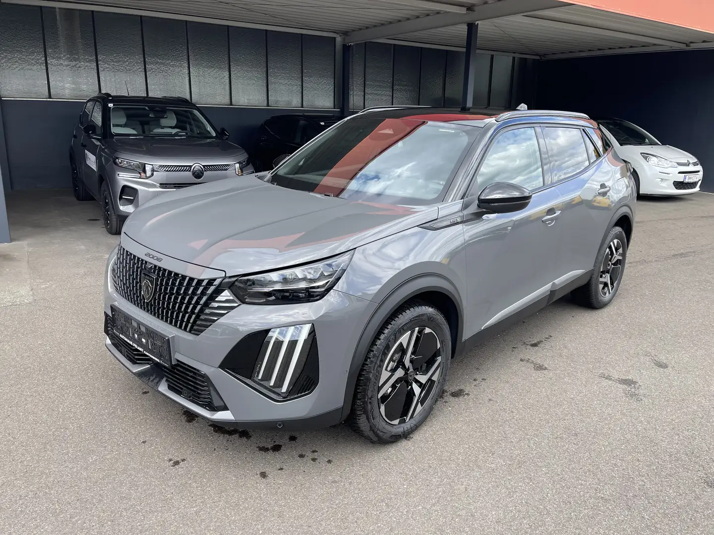 Peugeot 2008 Hybrid 145 GT Grau - 2